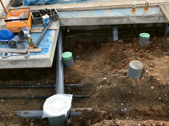 愛成住宅設備の給排水配管工事 - 長久手市での新築住宅配管設置作業